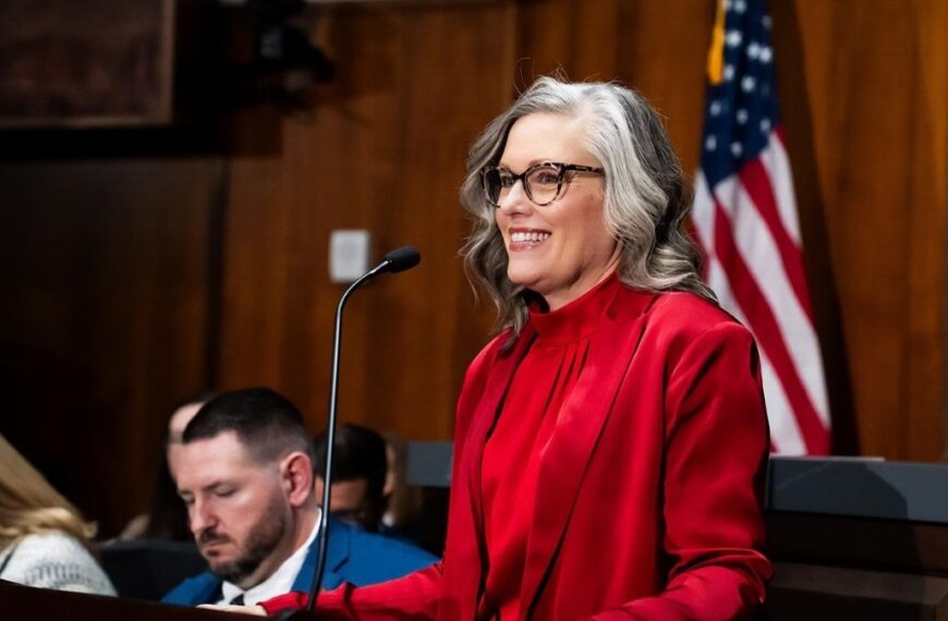 Economía familiar, prioridad de Katie Hobbs para Arizona este 2026