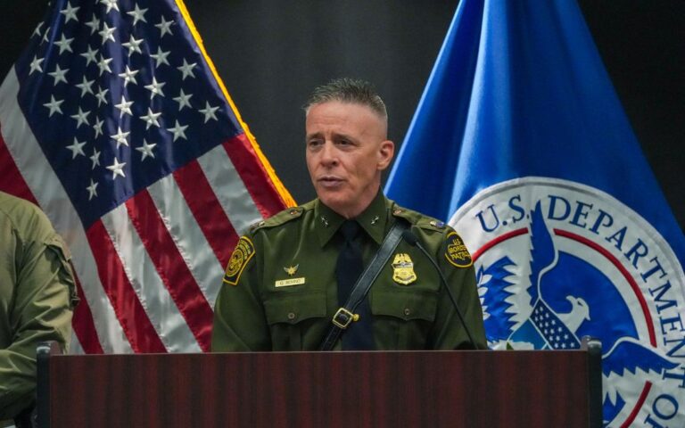 Tonatierra | Bovino y Homan, ladrones de identidad