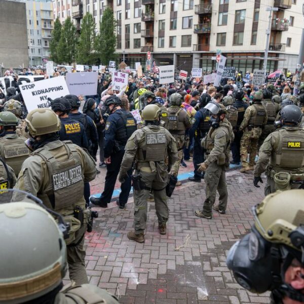 Buscan acuerdo para desescalar tensión por ICE en Minnesota