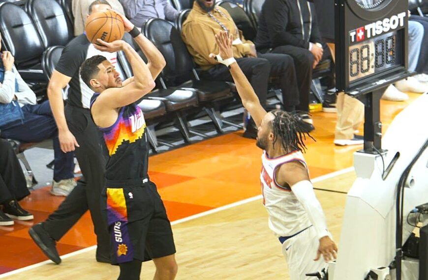 Suns supera a Knicks en un ensayo de postemporada; Devin Booker brilla en cierre