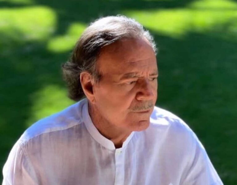 Julio Iglesias publica mensaje de las extrabajadoras que lo acusan