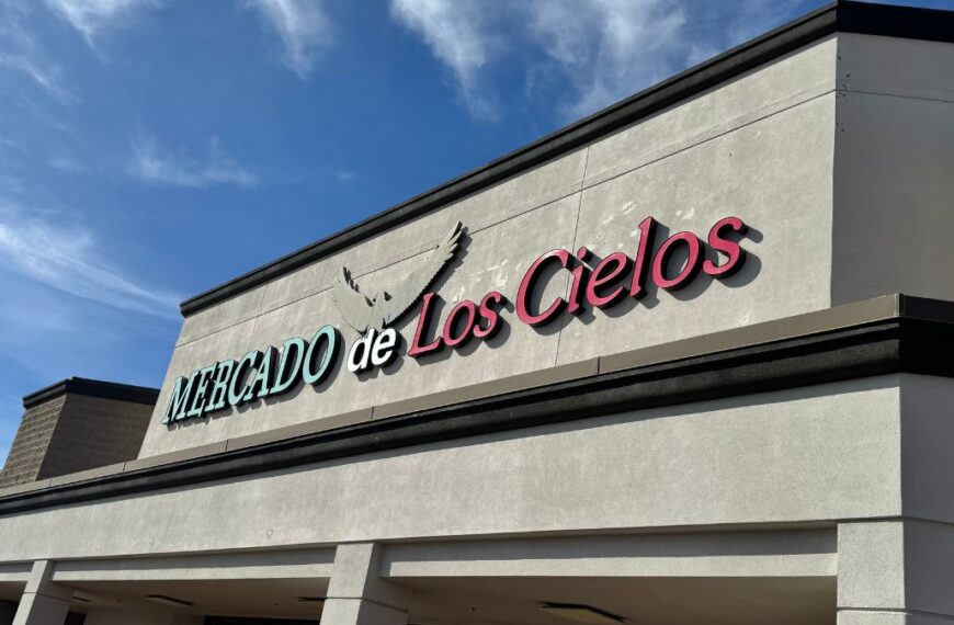 Ni diciembre los salvó: redadas tienen en crisis a comercios hispanos