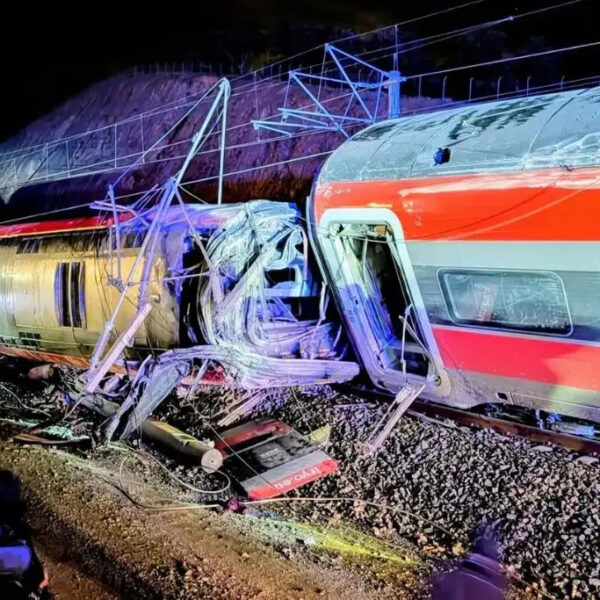 Mueren al menos 40 personas en accidente entre dos trenes en el sur de España
