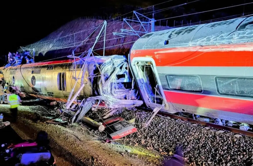 Mueren al menos 40 personas en accidente entre dos trenes en el sur de España