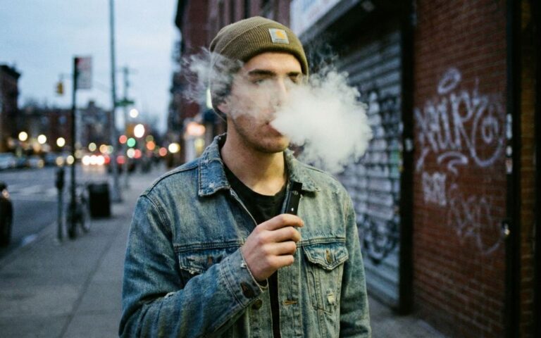 Sancionan a cadena de ‘vapes’ en Arizona por venta a menores de edad