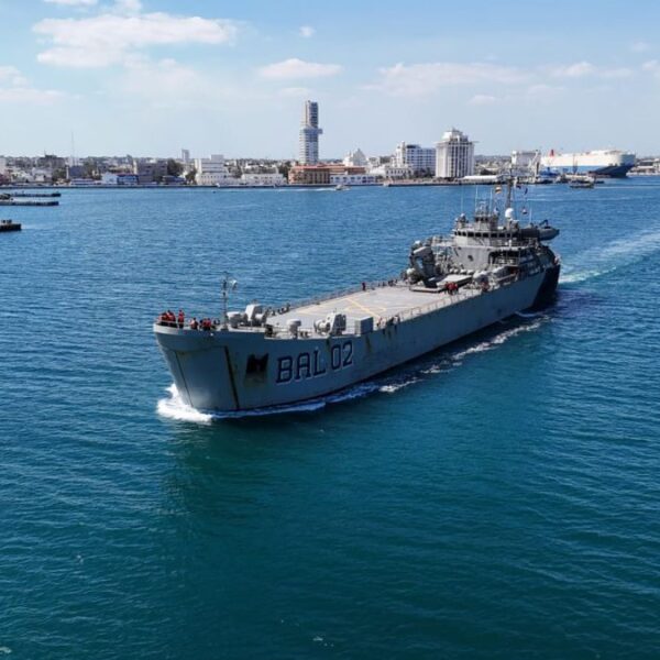 México envía ayuda humanitaria a Cuba, pese a presión de EU