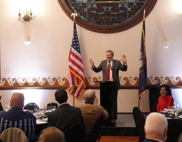 Votan congresistas contra los aranceles de Trump