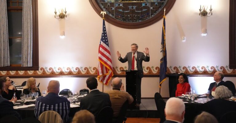 Votan congresistas contra los aranceles de Trump