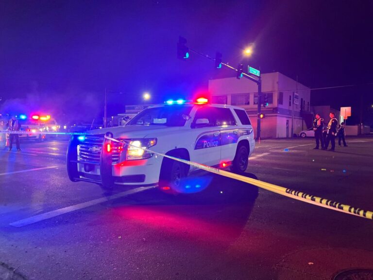 Viven policías violenta jornada en Phoenix