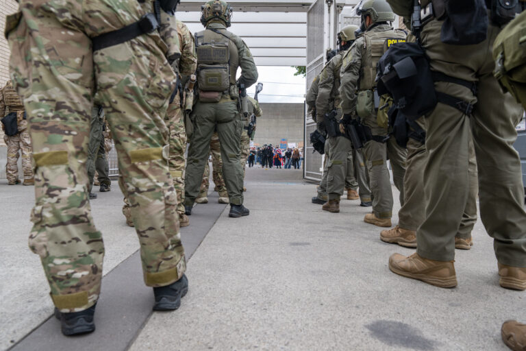 ‘ICE es una fuerza paramilitar’, denuncia America’s Voice