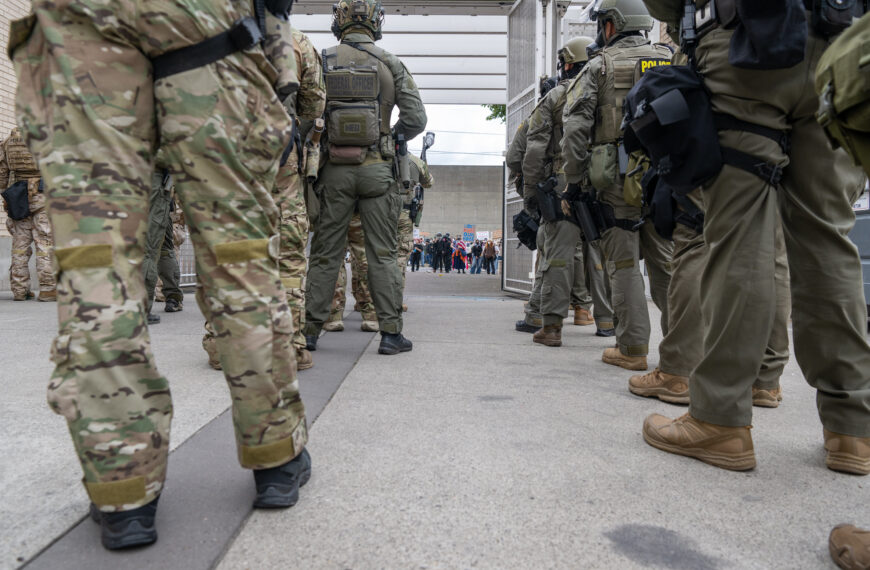 ‘ICE es una fuerza paramilitar’, denuncia America’s Voice