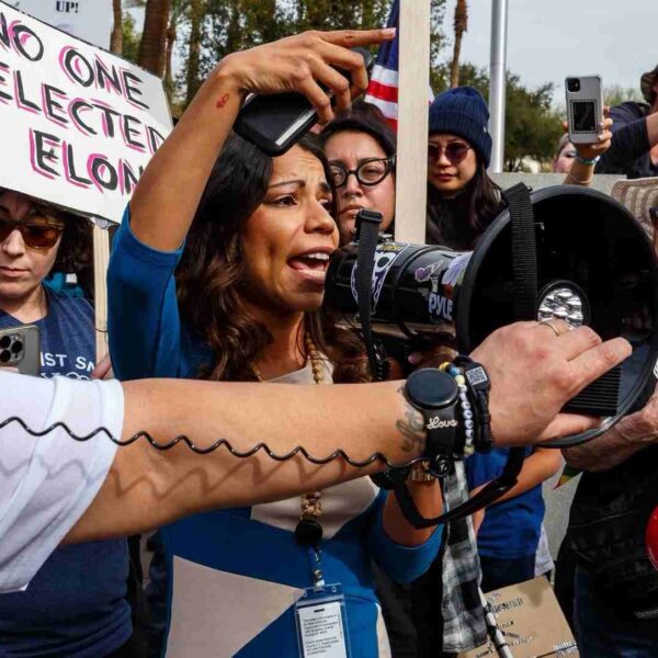 Frenan propuesta de ley en la legislatura de Arizona: ICE fuera de las elecciones