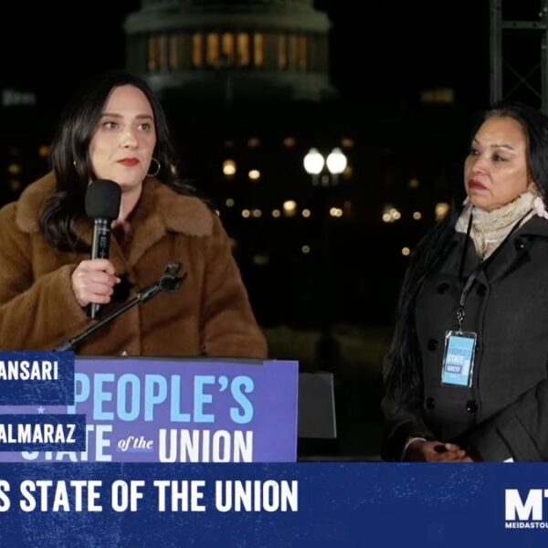 Gallego, Ansari y Kelly encabezan protesta contra discurso de Trump