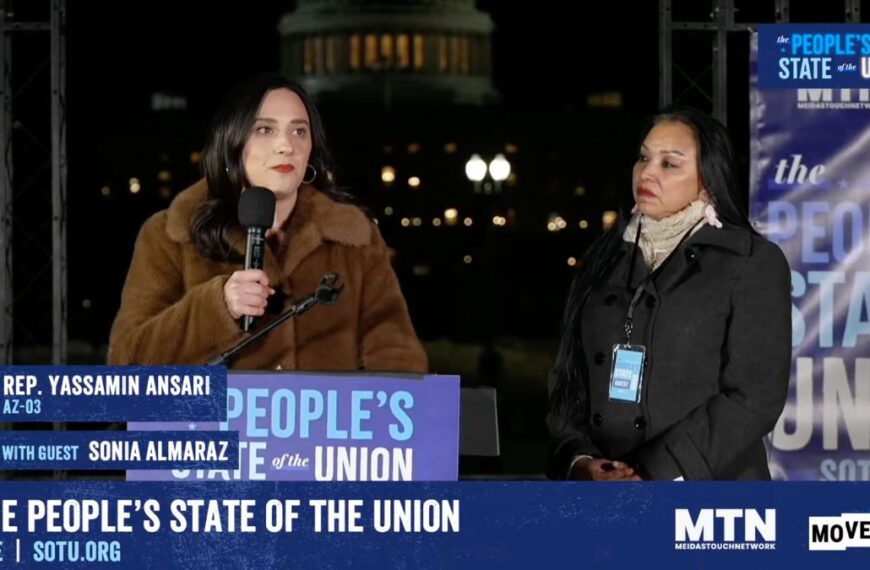 Gallego, Ansari y Kelly encabezan protesta contra discurso de Trump