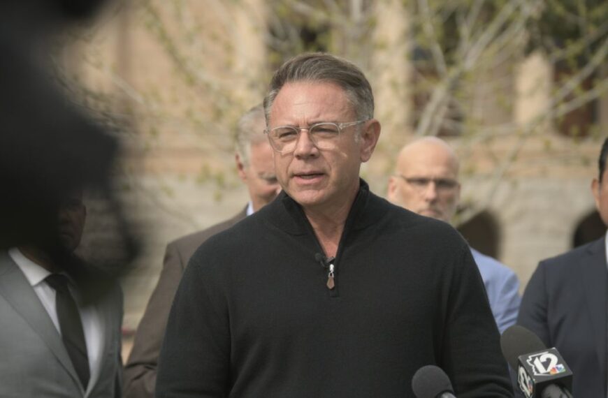 Hugh Lytle, candidato independiente, desafía bloqueo 