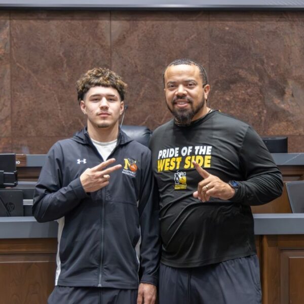 Orgullo de Maryvale: Honran a Ace Stubbs por récord de 100 puntos