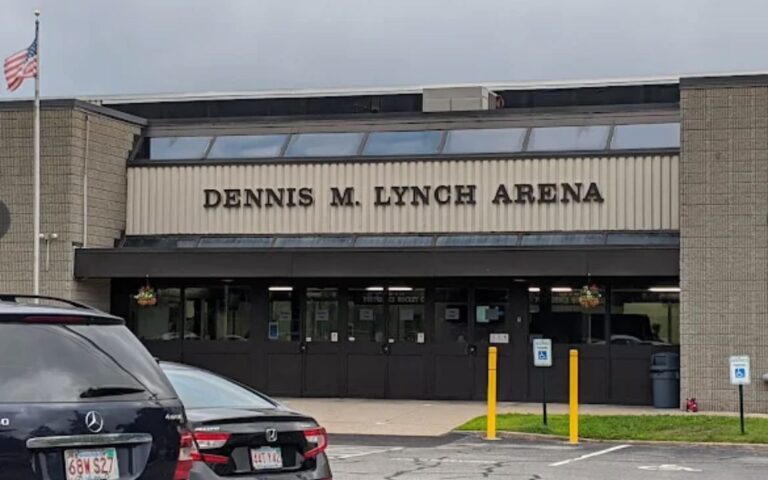 Tiroteo escolar en pista de hockey deja tres muertos en Rhode Island