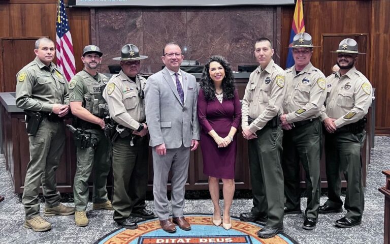 Alguaciles rescatan a un niño de tráfico humano: reconocen su trabajo