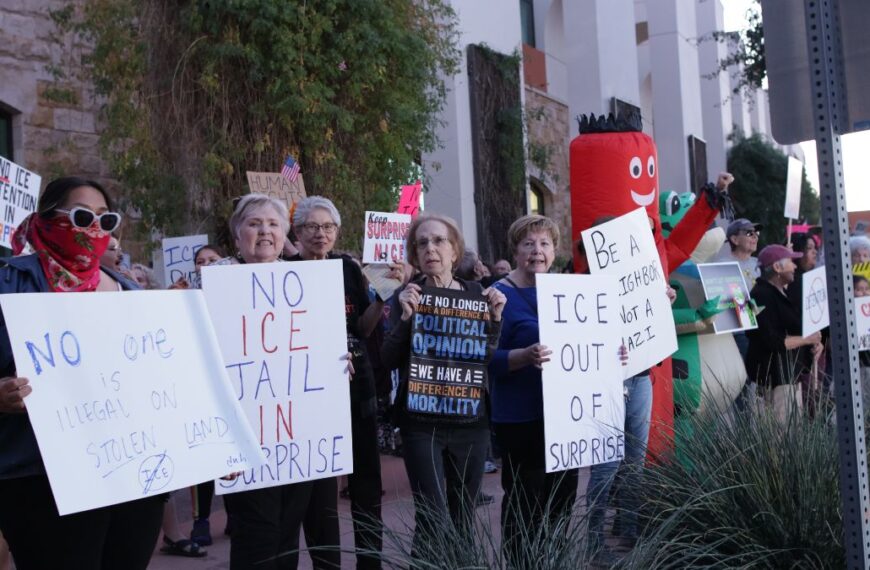 ‘No lo queremos’: Surprise rechaza cárcel de inmigrantes