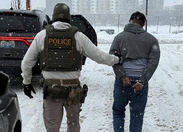 Investigan a agentes de ICE por mentir sobre tiroteo en Minneapolis