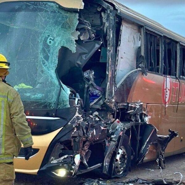 Accidente mortal en Sonora deja 5 muertos y 25 heridos