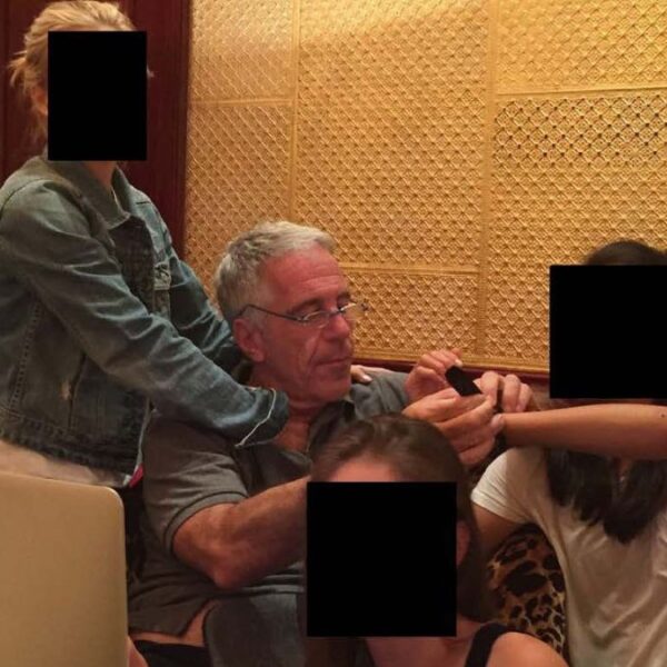 El escándalo Epstein sacude al mundo… menos a Estados Unidos