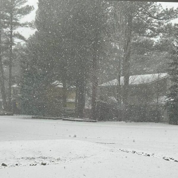 Tormenta invernal paraliza Flagstaff y trae frío a Phoenix