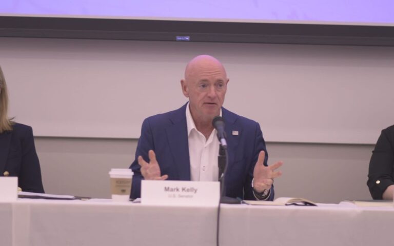 Comparece senador Kelly ante juez