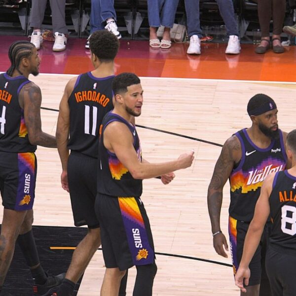 Phoenix Suns sufre, pero finalmente derrota a los New Orleans Pelicans en final cardiaco