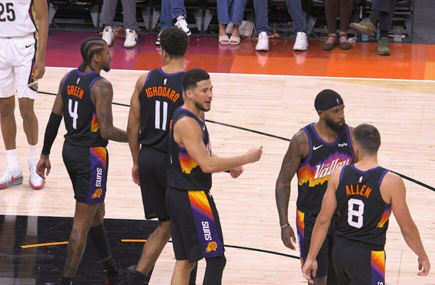Phoenix Suns sufre, pero finalmente derrota a los New Orleans Pelicans en final cardiaco