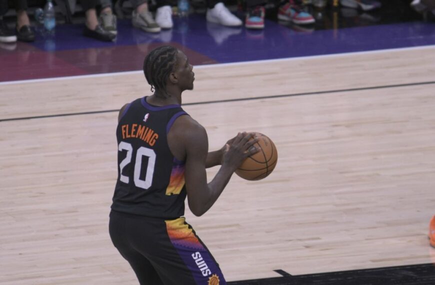 Brillan novatos de los Suns en juego contra Charlotte Hornets