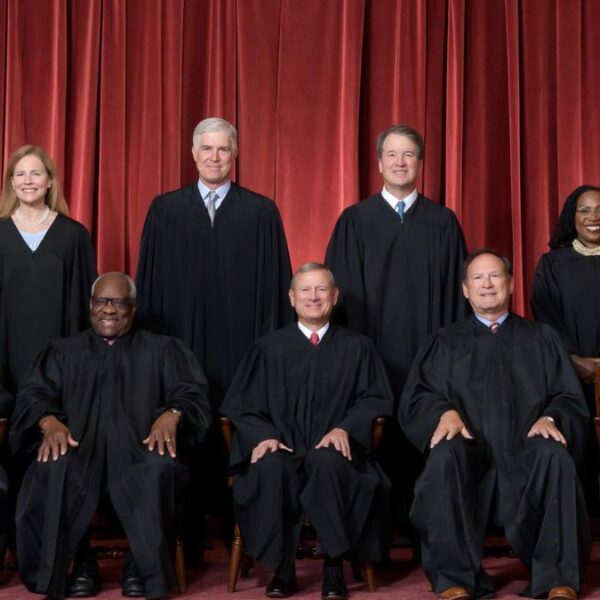 ‘Es peligroso’: Jefe de la Corte condena ataques de Trump