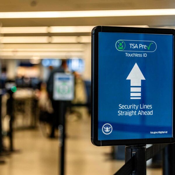 Confirman envío de ICE a los aeropuertos