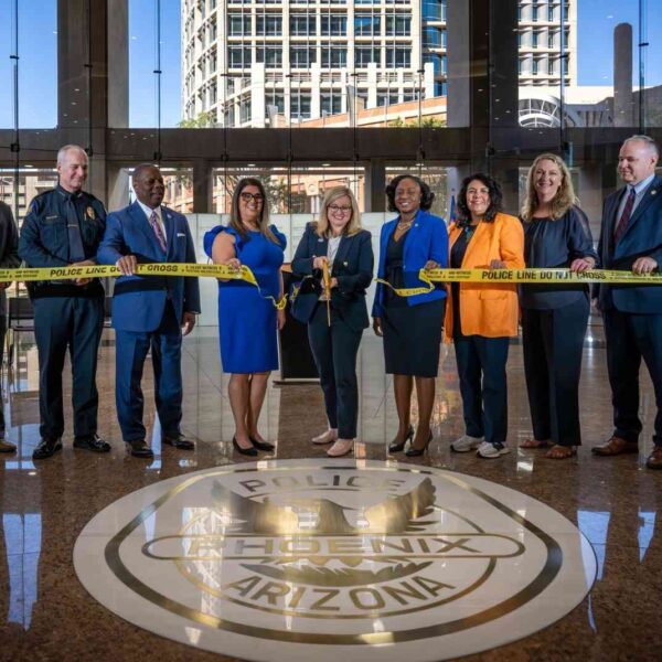 Inauguran nuevo cuartel general del Departamento de Policía de Phoenix