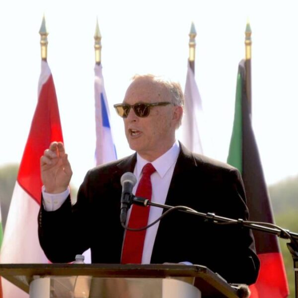 Acusan a Andy Biggs de nexos supremacistas en campaña de AZ