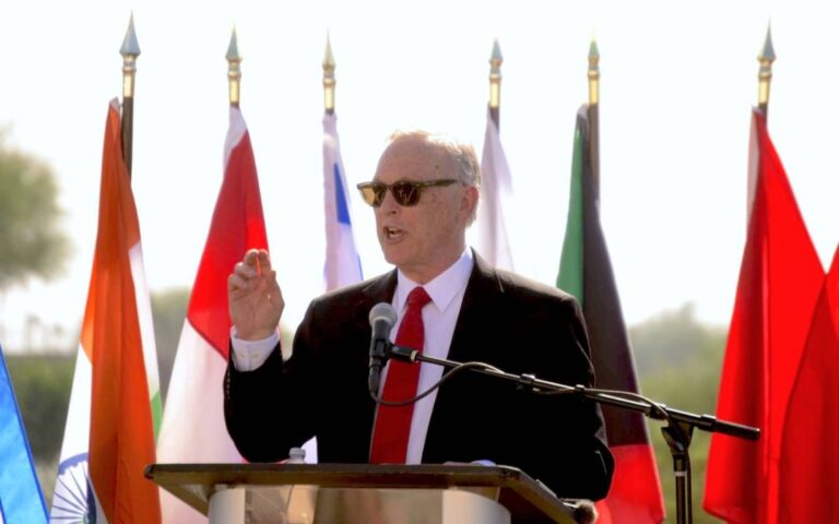 Acusan a Andy Biggs de nexos supremacistas en campaña de AZ