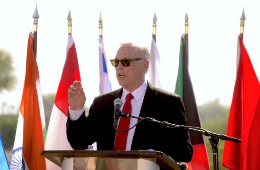 Acusan a Andy Biggs de nexos supremacistas en campaña de AZ