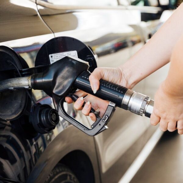 Alerta en Phoenix: Aumenta precio de gasolina por guerra