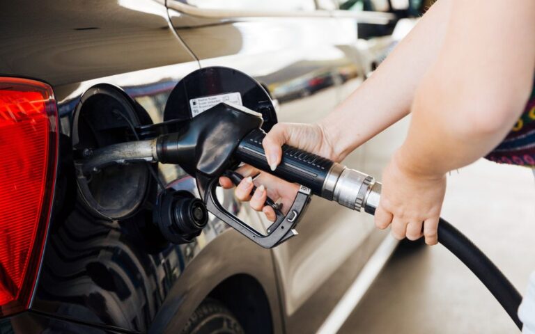 Alerta en Phoenix: Aumenta precio de gasolina por guerra