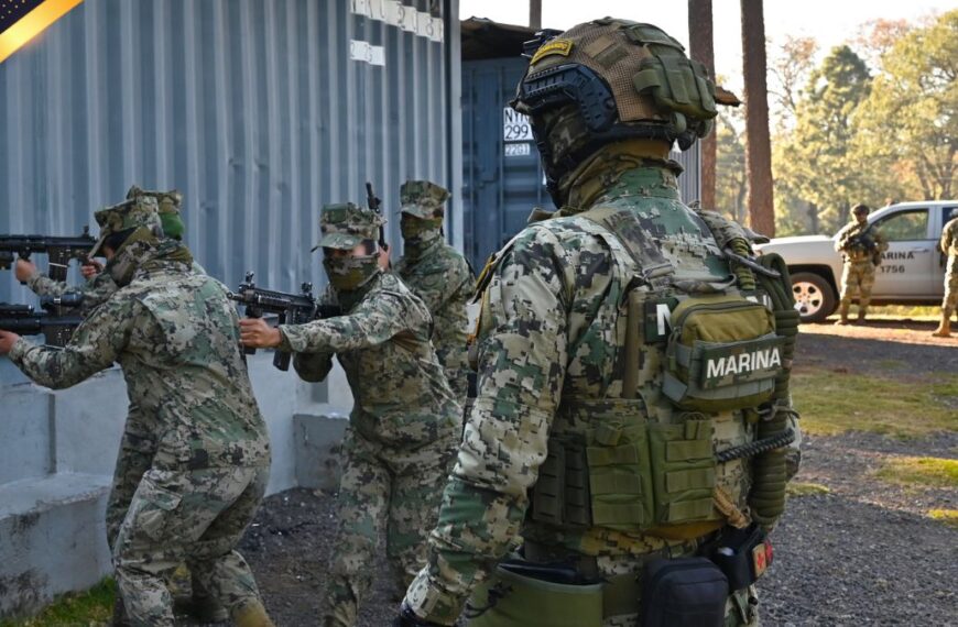 Marina abate a 11 en Sinaloa y libera a hija de ‘El Mayo’