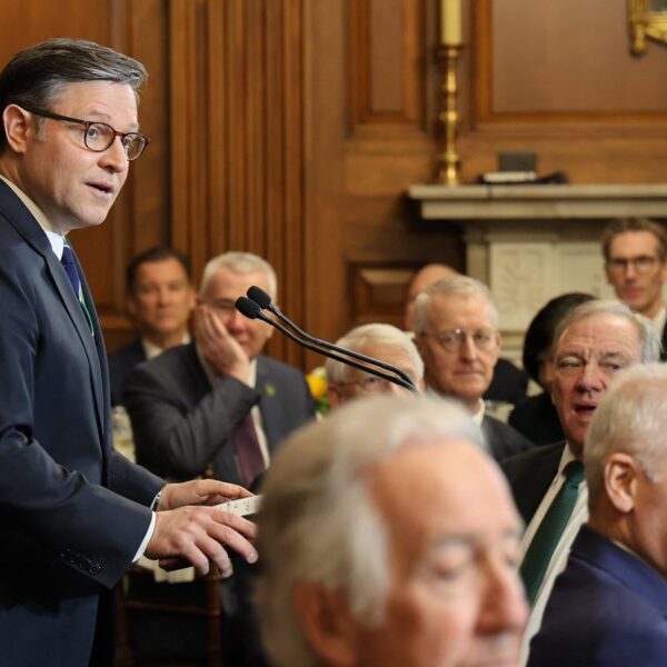 Rechazo republicano a terminar el cierre de DHS