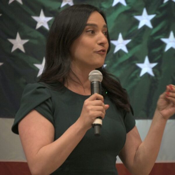 Congresistas responden a arizonenses en foro comunitario