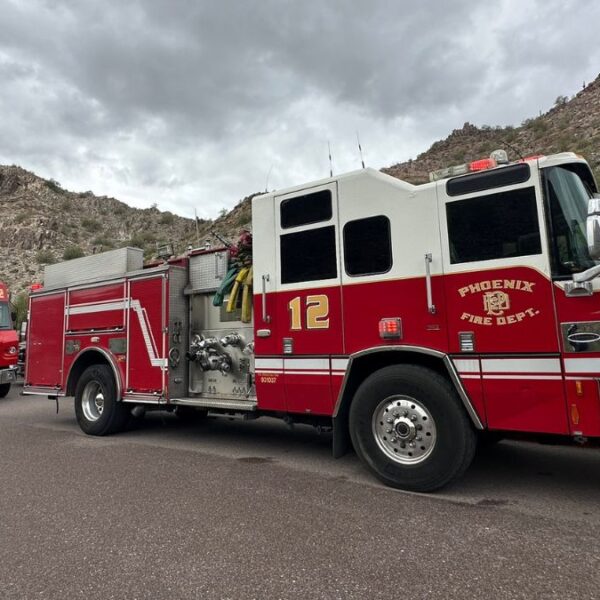 Avioneta se estrella contra dos casas en el norte de Phoenix