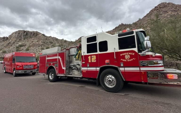 Avioneta se estrella contra dos casas en el norte de Phoenix