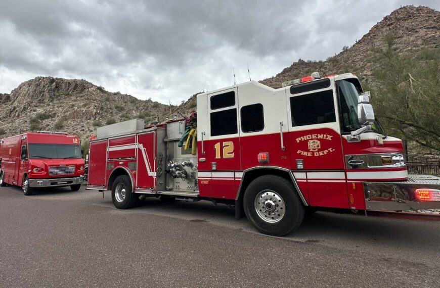 Avioneta se estrella contra dos casas en el norte de Phoenix