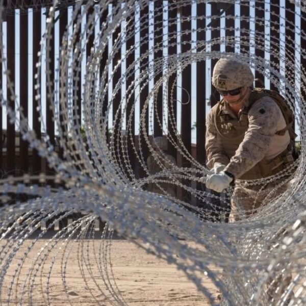 Republicanos de AZ aprueban firme paquete de leyes fronterizas