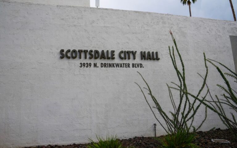 Escándalo en Scottsdale: Despiden a jefe de gabinete