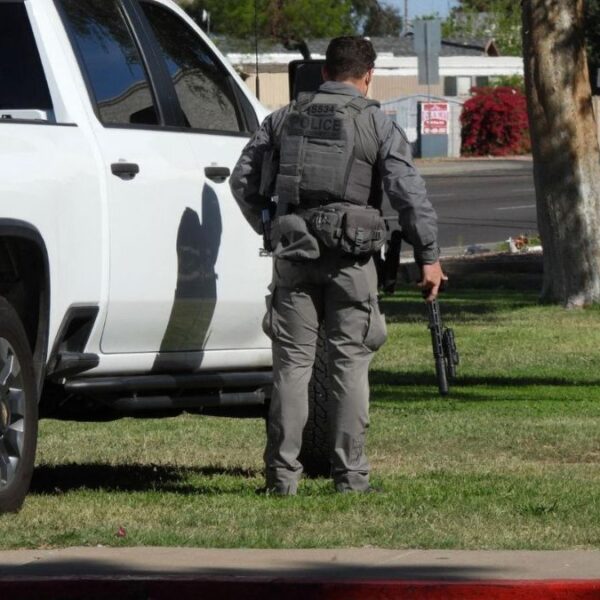 Abaten a sujeto tras toma de rehenes en el oeste de Phoenix