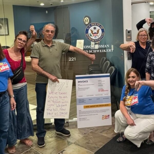 Familias exigen a Schweikert reembolso por aranceles de Trump