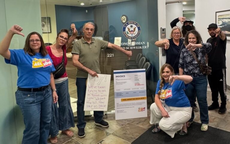 Familias exigen a Schweikert reembolso por aranceles de Trump